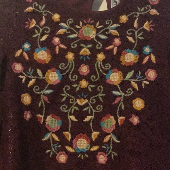 Size S girls Lace bell sleeve embroidered shirt - Picture 3 of 6